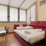 Duomo - San Babila - Elegante Trilocale Con Balcone Appartement