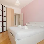 Apartamento Guesthost - Cozy Flat Near Gorla M1 *