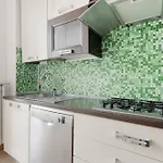 Apartamento Guesthost - Cozy Flat Near Gorla M1 Milão