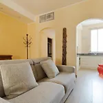 Appartement Duomo - San Babila - Elegante Trilocale Con Balcone Milaan