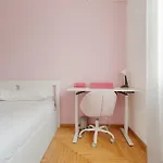 Apartamento Guesthost - Cozy Flat Near Gorla M1 *