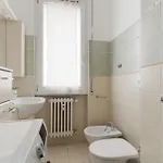 Guesthost - Cozy Flat Near Gorla M1 Apartamento Milão