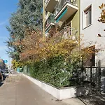 Guesthost - Bright Comfy Apartament Mediolan