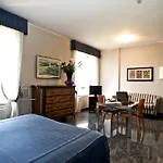 Zara & Domus Lagosta ميلان