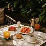 Mandarin Oriental, Hotel