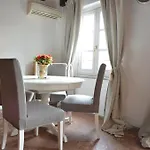 Mila Magenta Apartament *