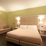 מלון Acca Palace - Aa 4*