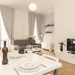 Royal Suites *
