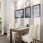 S. Ambrogio Square 아파트 *
