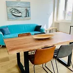 Luxury Flat By Station / Unique View Apartmán *