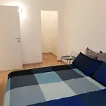 34 Via Giulio Carcano * Milano