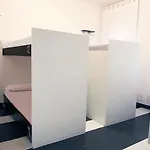 New Generation Center ホステル *