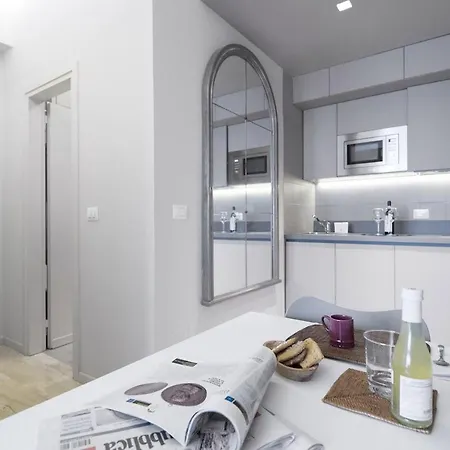 Contempora - Elvezia Park - Overlooking The Park - E14 *