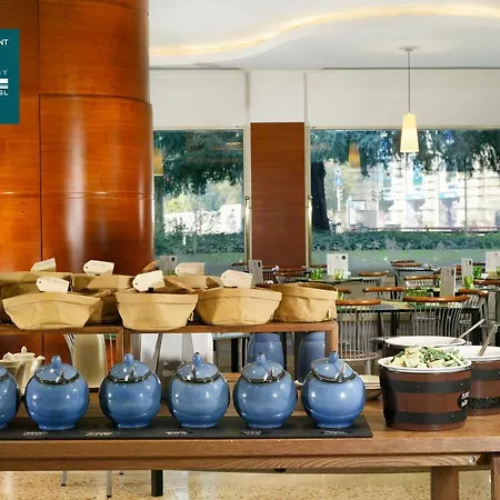 Hotel Unahotels Cusani 4*