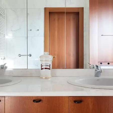 Plum Guide - High Parsonage Milano