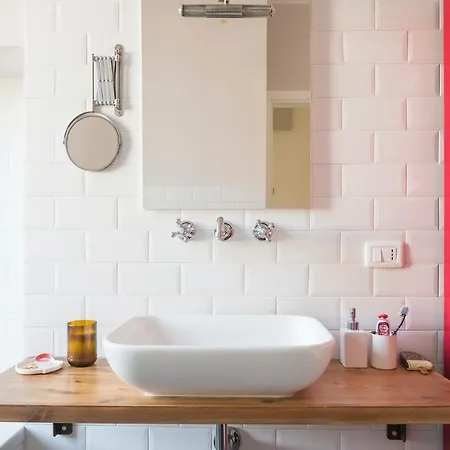 Apartment Plum Guide - Bicicletta Velocissima Milan