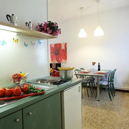 公寓式酒店 朱斯蒂6住宅酒店 3*