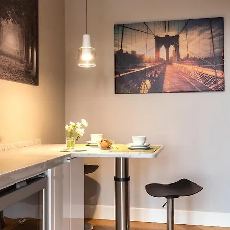 Ricciardo - Glamorous 4 Pax Wifi Bocconi- Downtown Appartement *