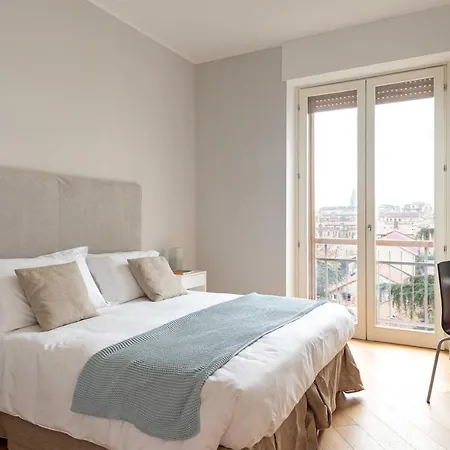 Ricciardo - Glamorous 4 Pax Wifi Bocconi- Downtown Milan