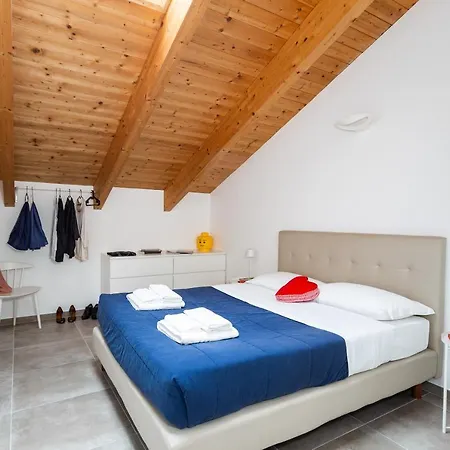 Aurum Pianell 10 3* Milan