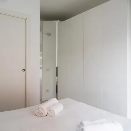 Apartment Big Terrace Near Linate Milan