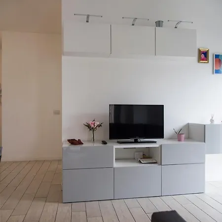 Big Terrace Near Linate Apartment *