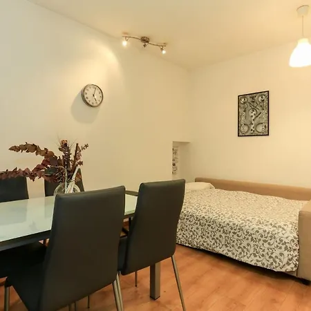 One-bedroom In Isola District