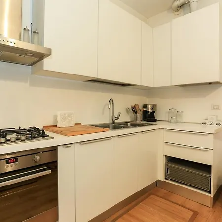 One-bedroom In Isola District 公寓 *