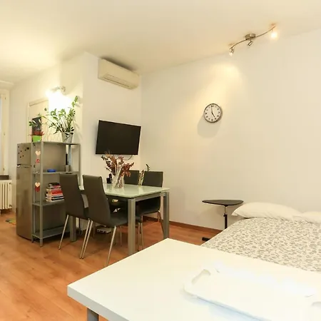 One-bedroom In Isola District 公寓