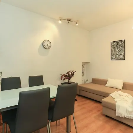 One-bedroom In Isola District 公寓