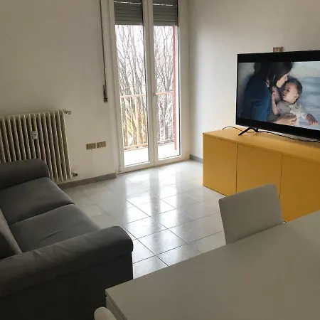 Camera Privata In Appartamento Condiviso Moderno Vicino Aeroporto Linate Homestay Milan