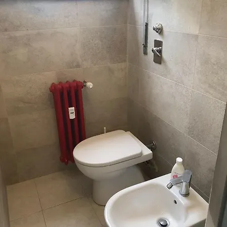 Camera Privata In Appartamento Condiviso Moderno Vicino Aeroporto Linate Homestay *