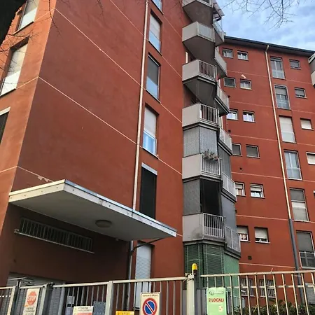 Camera Privata In Appartamento Condiviso Moderno Vicino Aeroporto Linate Homestay