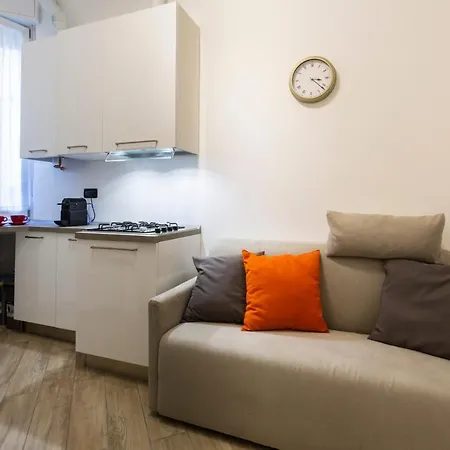 Yellow Line Apartment Mailand