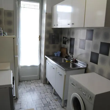 Lägenhet Milano: Accogliente In Zona Comoda Milano