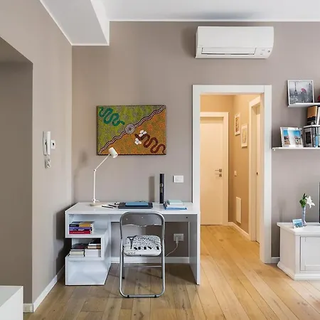 Porta Romana Modern And Cosy アパート