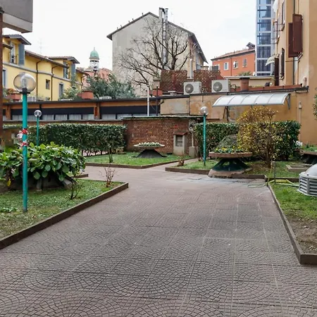 New Close To Metro Station - City Center Διαμέρισμα *