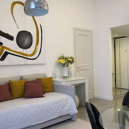 Casa Alberto Da Giussano, Elegante Bilocale In Centro Con Balcone Sul Parco Apartman