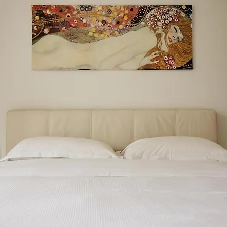 Apartment Piazza Firenze Halldis