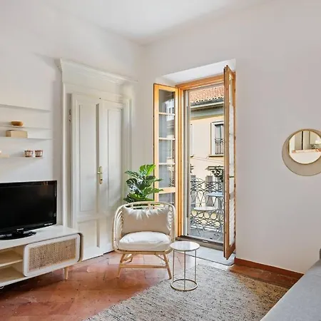 Apartment Feelings Of Peace And Comfort Near Duomo Milan