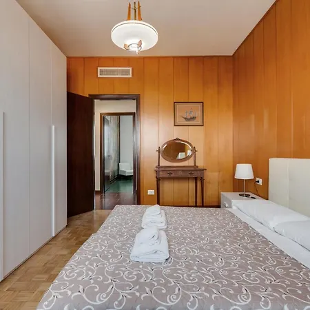 Terrace Skyline Apartment Milan