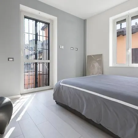 Unique 4 Storey House On Naviglio 4bd, 4bt