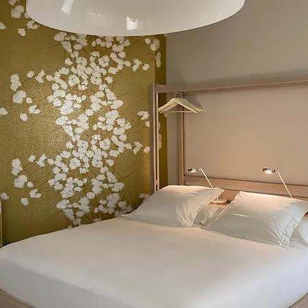 Nu Hotel