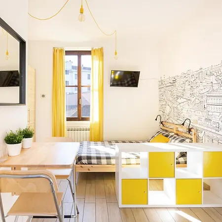 Apartment A Yellow Touch - Modern In Isola Mailand