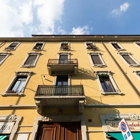Colorful Porta Romana Apartamento