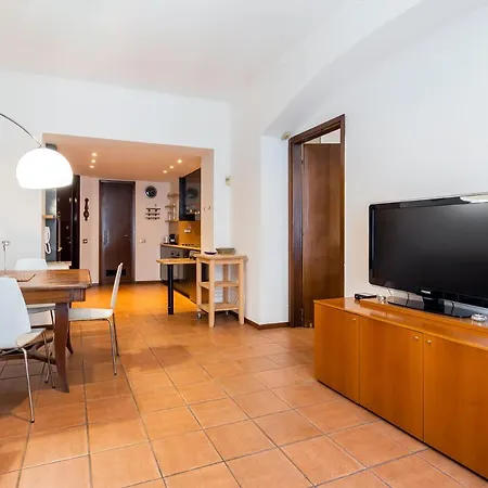 Retreats Apartament *