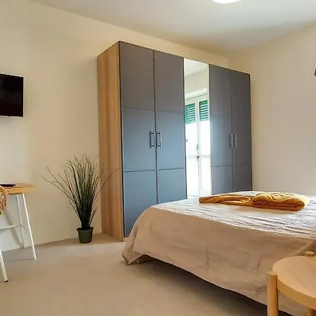 Apartment Rent 3 *