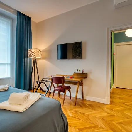 Guesthost - Dimora Claudia Luxury Pensión