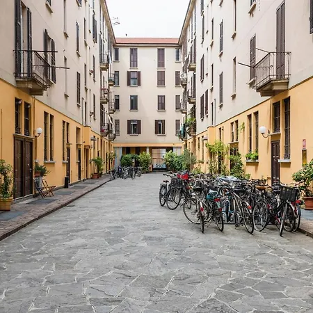 Delightful And Large Loft In Porta Romana Apartman *