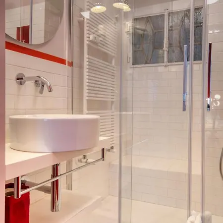 Guesthost - Dimora Claudia Luxury Pensión 4*